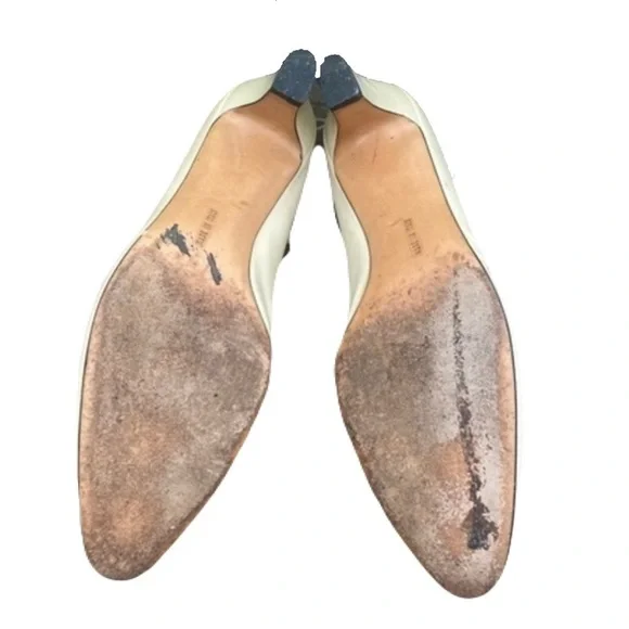 Salvatore Ferragamo Vintage Ivory Leather Pumps – Classic Elegance - Picture 6 of 12